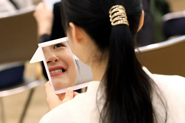 điều chỉnh nụ cười